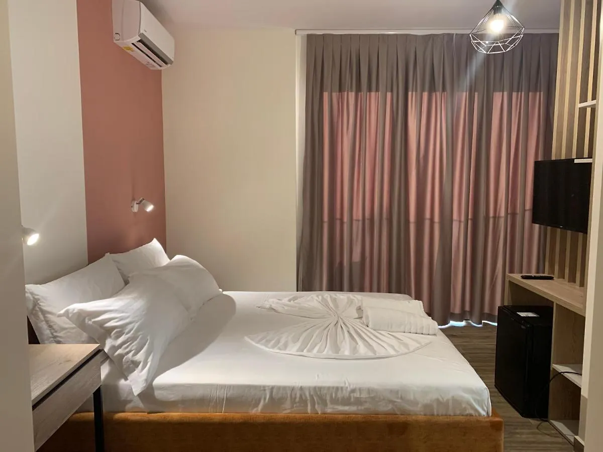 Hotel Triumf Shëngjin