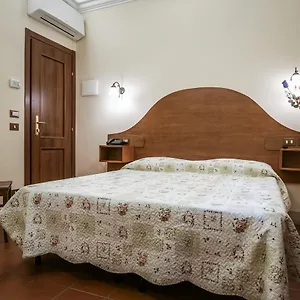 4 Coronati 2* Róma